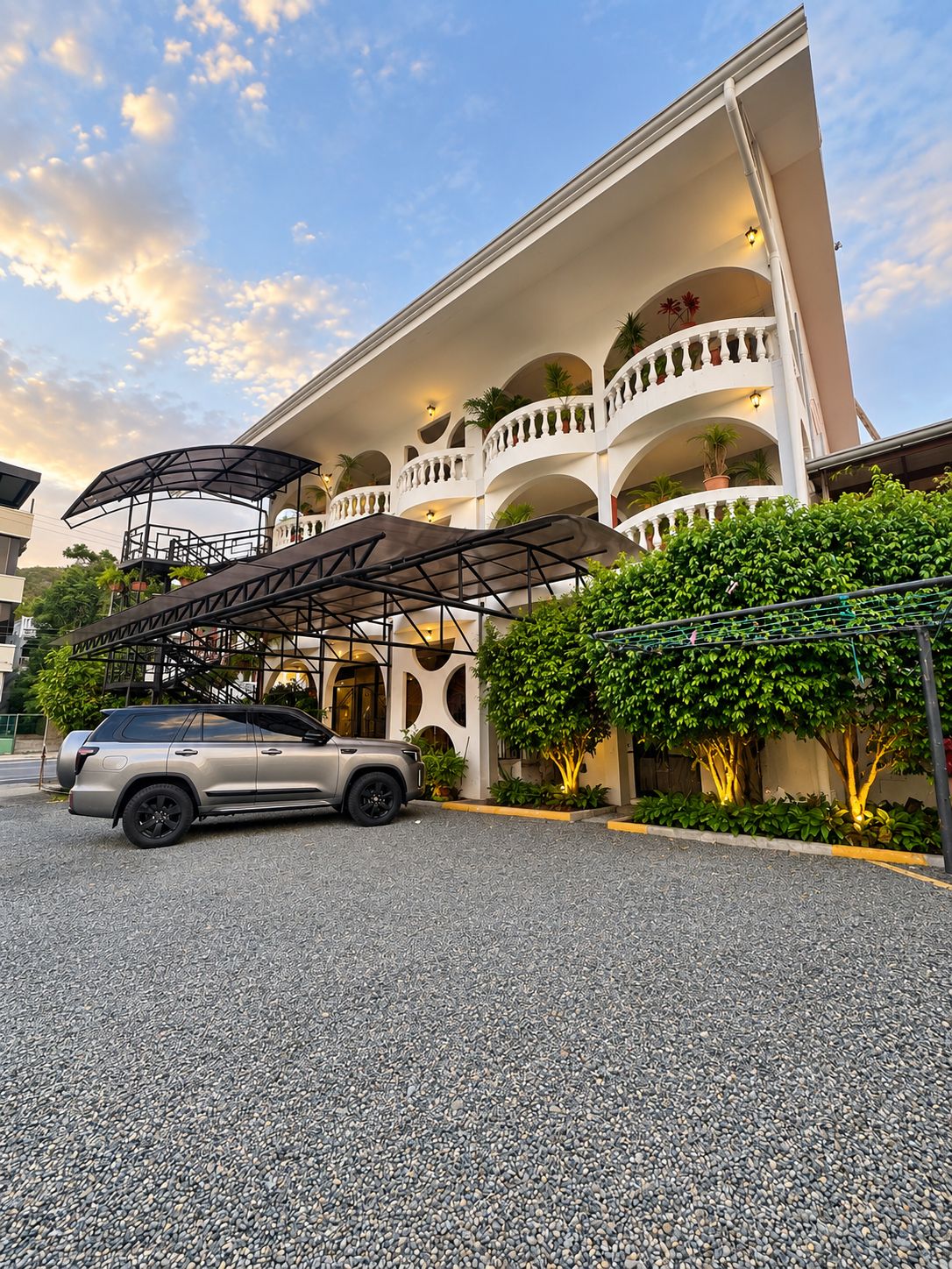 17_17_Exterior_escala